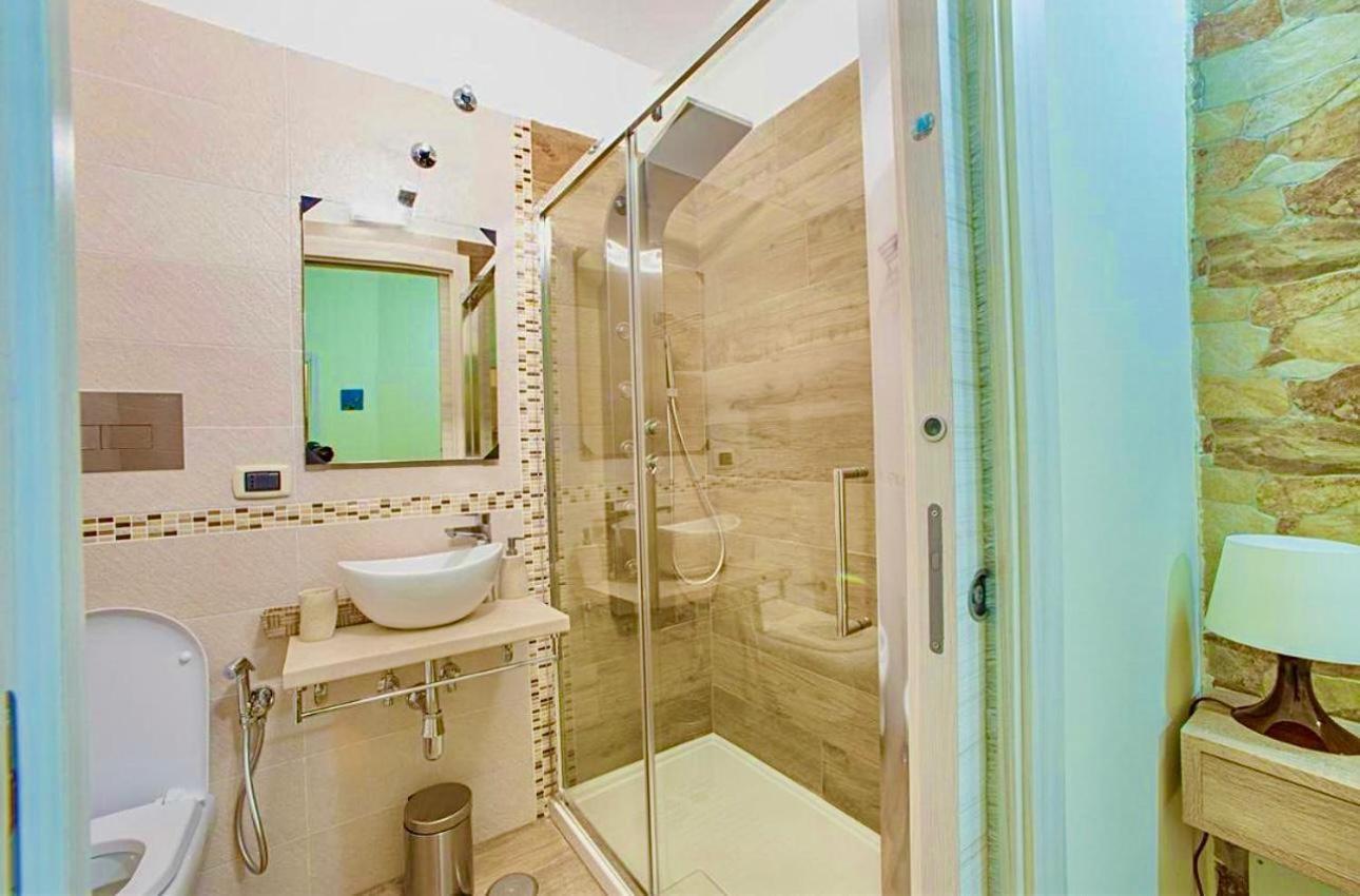 Double Room,1758769333:JPEG